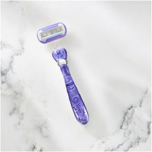 Gillette Venus Deluxe Smooth Swirl Women's Razor + 3 Razor Blade Refills, with Flexiball Technology, Lubrastrip with A Touch of Vitamin E