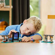 LEGO Minecraft The Armoury Building Toys for Kids, Boys & Girls aged 7 Plus Featuring Character Figures including Alex with a Diamond Sword, Weapons Set, Role-Play Gifts for Gamers 21252
