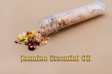 Natural Bath Salts for Women Home spa. These Lavender Bath Salts are The Perfect Relaxation Gifts for Women. Pamper Your Mum or Friend with This Muscle soak Care Package of Bath Salt in a Gift Box.