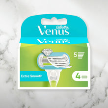 Gillette Venus Extra Smooth Razor Blades Women, Pack of 4 Razor Blade Refills, Lubrastrip with A Touch of Avocade Oils