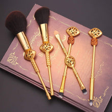 Dilla Beauty 5 Piece Retro Singular Dr. Marvel Avengers Makeup Brushes for Ago and Motorbike Beauty Dutils