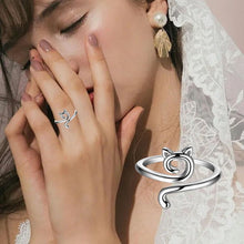 4pcs Knitting Crochet Loop Ring for Fingers, Knitting Ring Adjustable, Crochet Supplies for DIY Crafts, Braided Faster Knitting Thimbles Holders Accessories for Crochet Mother Grandma GiftsSilvery