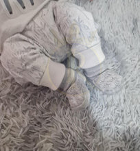 Royal Icon 2 x Pairs Baby Booties 0-3 Months - Adorable Warm and Safe Baby Slippers-Baby Boots Soft Stylish-Newborn Baby Boys Girls Bootees - Ideal for Indoor and Outdoor Use Ri352