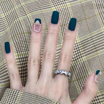 Matte Green Short Press on Nails Square Pearl False Nails Full Cover Heart Stick on Nails for Dating or Daily Wear 24PCS