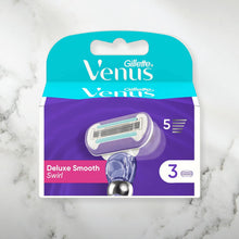 Gillette Venus Deluxe Smooth Swirl Razor Blades Women, Pack of 3 Razor Blade Refills, Lubrastrip with A Touch of Vitamin E, SkinCushion Helps Protect From Shave Irritation