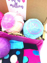 Inside the Box Gifts - Luxuriously Soft Bamboo Socks Trio with Four Jumbo Bath Bombs - Unique Eco-Friendly Gift for Women - Bath Bombs for Women Gifts with Essential Oils (Mum in a Million)