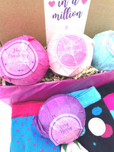 Inside the Box Gifts - Luxuriously Soft Bamboo Socks Trio with Four Jumbo Bath Bombs - Unique Eco-Friendly Gift for Women - Bath Bombs for Women Gifts with Essential Oils (Mum in a Million)