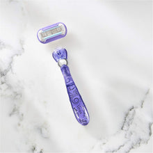 Gillette Venus Smooth Razor for Women + 2 Blades Replaceable with 3 Fit Body Shapes Blades