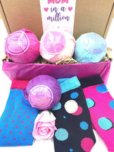 Inside the Box Gifts - Luxuriously Soft Bamboo Socks Trio with Four Jumbo Bath Bombs - Unique Eco-Friendly Gift for Women - Bath Bombs for Women Gifts with Essential Oils (Mum in a Million)