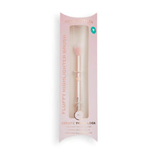 Makeup Revolution Create Fluffy Highlighter Brush R5