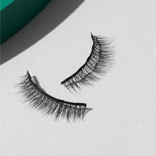 Lola's Lashes Jade Magnetic Eyelash Kit - Black Eyeliner