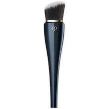 Cl de Peau Beaut High Coverage Foundation Brush