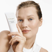 Cl de Peau Beaut Softening Cleansing Foam