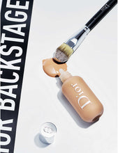 Backstage Light Coverage Fluid Foundation brush N°11