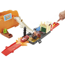 Disney and Pixar Cars Racing Excitement Storage Boxed Game Set, 1pcs Lightning McQueen Tool and more than 20 pieces that contain 1 attractive, 3 different installations, 4 and above