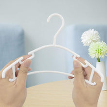 BabyHangers40PackBabyCoatHangerBabyHangerforClothesChildrensCoatHangerBabyClothesHangersKidsHangersWhitePlasticClothesHangers