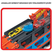 Hot Wheels Speed Truck includes 3 1:64 scale cars, GVG37 for children aged 4-8