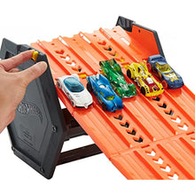 Hot Wheels curly racetrack becomes a 5-lane racetrack, can be combined with other sets, 1pm 1:64 Scale Hot Wheels Car Included, 4 years of age and over GYX11