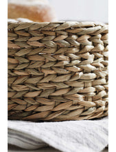 Heart-shaped seagrass bread basket 26x26cm