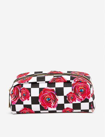 Toiletpaper roses on check-print case