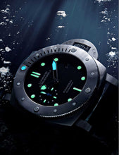 PAM01305 Submersible titanium automatic watch