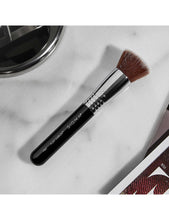 F80 Flat Kabuki make-up brush