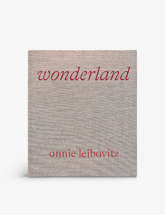 Annie Leibovitz: Wonderland fashion book