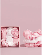 Pack of three synthetic scrunchies